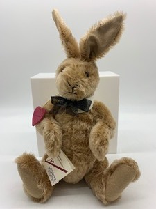 lot 102 image: Artisan CRANBERRY MOUNTAIN BEARS - MURIEL TOWNSEND TAG - Mohair, Jointed Bunny