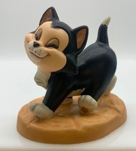 lot 78 image: WALT DISNEY - Enesco Classic Collection Little Statues - Say Hello to Figaro - MIB
