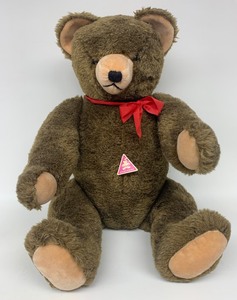 lot 87 image: SPIELTIERE Clemens Growler Jointed Plush Bear
