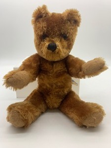 lot 90 image: Artisan TWYFORD Jointed Mohair Bear