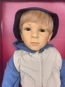 lot 64 image: GOTZ DOLL - Sidney by ANNE MITRANI 2003 MIB