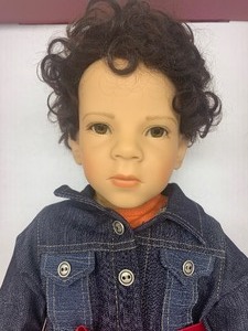 lot 63 image: GOTZ DOLL - Sergio by ANNE MITRANI 2003 MIB