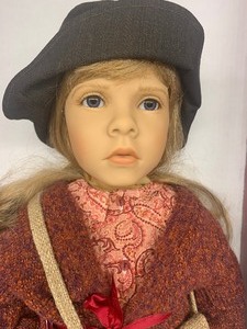 lot 65 image: GOTZ DOLL - Larissa by ANNE MITRANI 2003 MIB