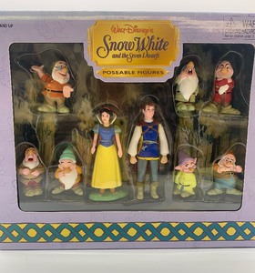 lot 74 image: WALT DISNEY Poseable Figurines - Snow White - MIB