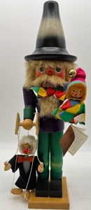 lot 9 image: German HOLZKUNST CHRISTIAN ULBRICHT Wood Nutcracker - Puppeteer