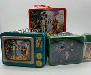 lot 141 image: HALLMARK - School Days (Set of 3) Lunch Boxes including Wizard of OZ