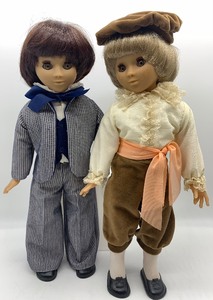 lot 46 image: Pair CR CLUB COUSIN Dolls