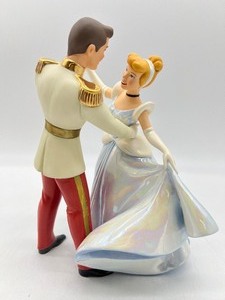 lot 17 image: Walt Disney Classics Collection Figurine - Cinderella - SO THIS IS LOVE