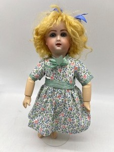 lot 203 image: Artisan Reproduction of Antique French Bleuette Doll - Fairey 2005