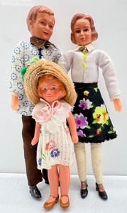 lot 215 image: Vintage CACO Dollhouse Miniature Doll Family