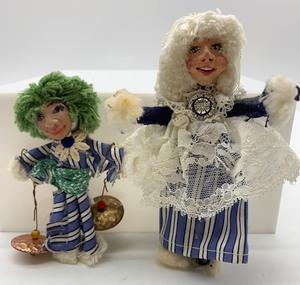 lot 243 image: VINTAGE Pair of 2 Small Artisan Dolls