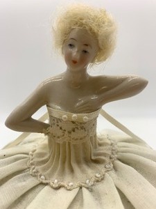 lot 177 image: Antique Vintage Porcelain Boudoir Half Doll Pin Cushion