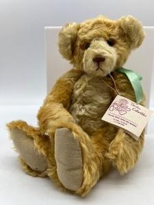 lot 269 image: Artisan Mohair Bear by SERSHA COLLECTIBLES - Just Bear - LE 60