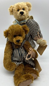 lot 270 image: Pair of Artisan Mohair Bears by Fancy Stuffins - Hershel & Puddin - 1991