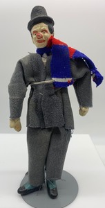 lot 274 image: VINTAGE Porcelain Hobo Clown