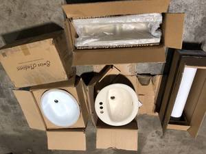 Lot of Assorted Bathroom Items Various Models and Conditions  Customer Returns See Pictures