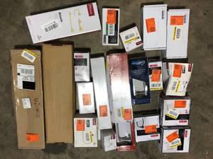 Lot of Assorted Bathroom Items Various Models and Conditions  Customer Returns See Pictures