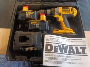 DeWalt Drill 14.2v -w- 2 Batteries & Charger