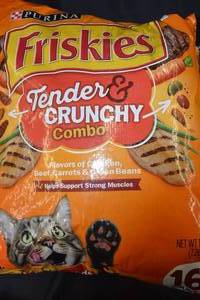 DAMAGED - Purina Friskies Tender & Crunchy Combo Cat Food - Chicken, Beef, Carrots, and Green Beans Flavor