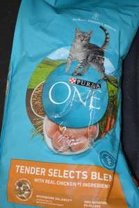 DAMAGED - Purina One Tender Selects Blend Cat Food - Chicken Recipe