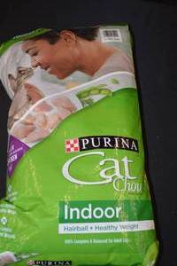 DAMAGED - Bag of Purina Cat Chow for Indoor Cats - Chicken & Peas Flavor