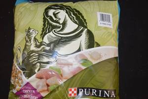 DAMAGED - Bag of Purina Cat Chow Naturals - Chicken Flavor