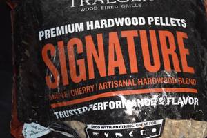 DAMAGED - Bag of Traeger Premium Naturally Flavored Signature Blend Hardwood Pellets for Barbecue