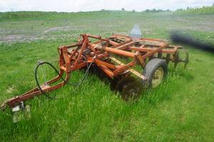 lot 4 image: Allis Chalmers 8 Tandem Disk