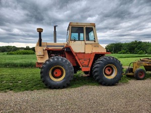 lot 2 image: Early 1970s Case Traction King Model 1470TK 4 x 4 Tractor