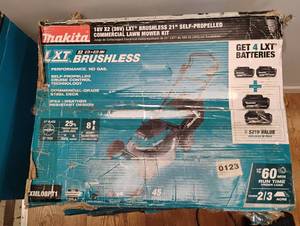 NEW MAKITA 18V X2 (36V) LXT BRUSHLESS 21 SELF-PROPELLED COMMERCIAL LAWNMOWER KIT