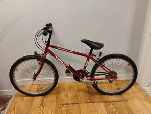 TREK MOUNTAIN TRACK 800 BIKE