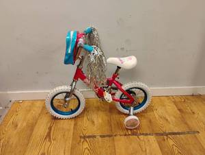 12 DYNACRAFT BARBIE GIRLS BIKE
