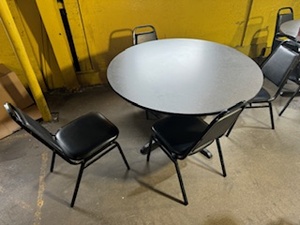 lot 23 image: Lunchroom Table 48 Diameter and Four Chairs