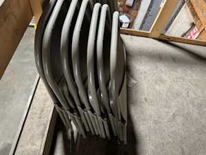 lot 19 image: Folding Chairs (13)