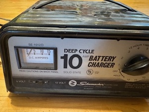 lot 47 image: 10 Amp Schumacher Deep Cycle Battery Charger
