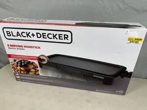 lot 20 image: New Black and Decker 8 Serving Non Stick Electric Griddle