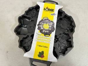 lot 23 image: New Lodge Cast Iron Seasoned Holiday Wreath Pan