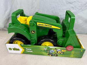 lot 31 image: New John Deere Kids Tractor