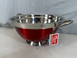 lot 48 image: New Stainless Steel 8 Quart Colander  Strainer