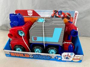 lot 54 image: New Transformers 20 Piece Build A Buddy Toy Set