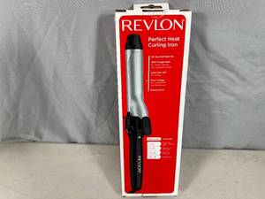lot 64 image: New Revlon 1 14 Ceramic Barrel Curling Iron