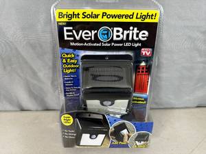 lot 87 image: New Ever Brite Motion Activated Solar Power LED Light