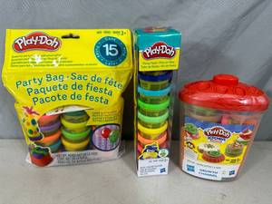 lot 100 image: 3 New Play-Doh Sets