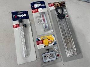 lot 124 image: Lot of 4 New Thermometers