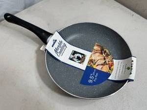 lot 158 image: New 9.5 Inch Frying Pan with Non-Stick Marble Coating
