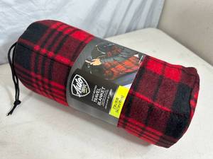 lot 280 image: New 12 Volt Heated Travel Blanket