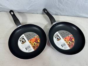 lot 288 image: 2 New Frying Pans
