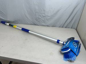 lot 164 image: New Telescoping Car Wash Brush