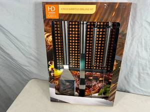 lot 177 image: New 4 pc BBQ Grilling Set