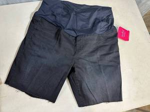 lot 172 image: Case of 12 New Isabel Maternity Shorts - $300 retail